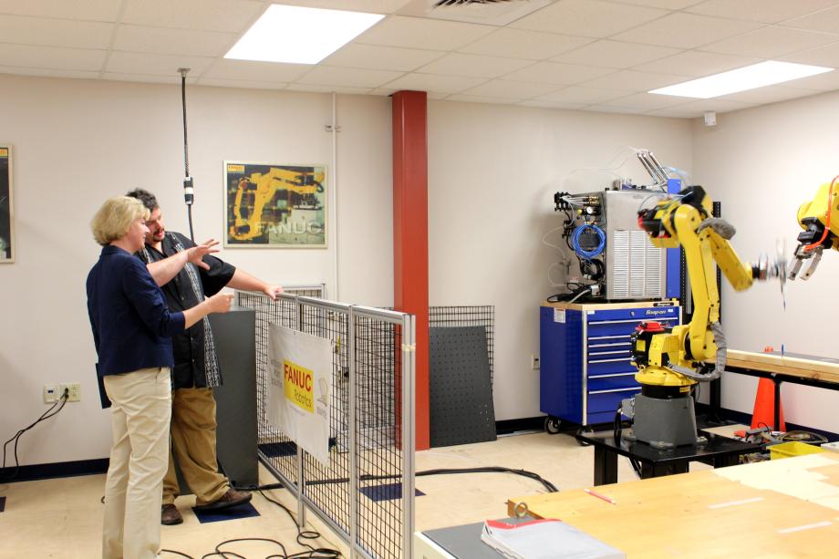 Senator Baldwin visits Lakeshore Technical College
